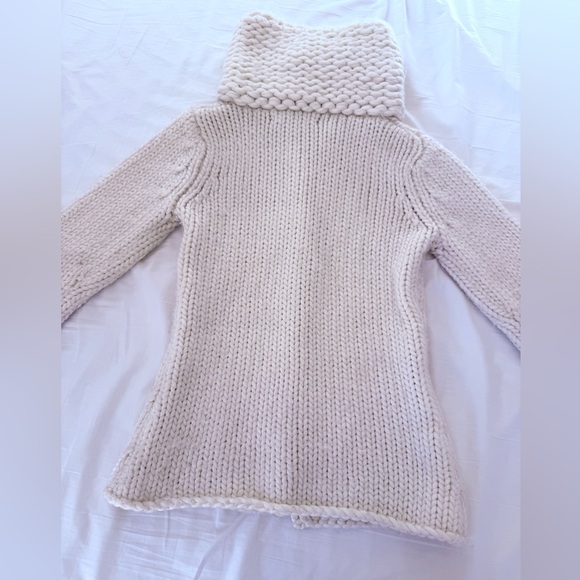 Super soft, cozy off-white wool cardigan with large button up Peter Pan collar - Picture 11 of 13